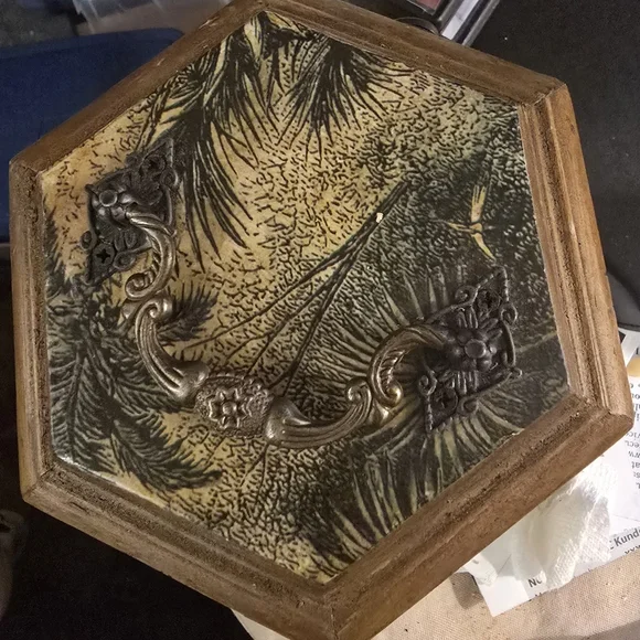 Vintage wooden trinket box - Picture 2 of 4